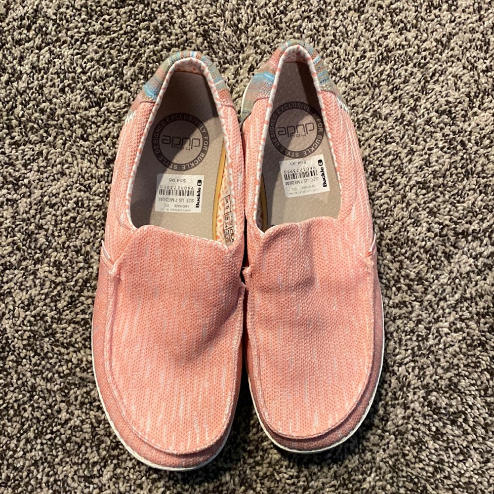 Coral colored hey dudes!